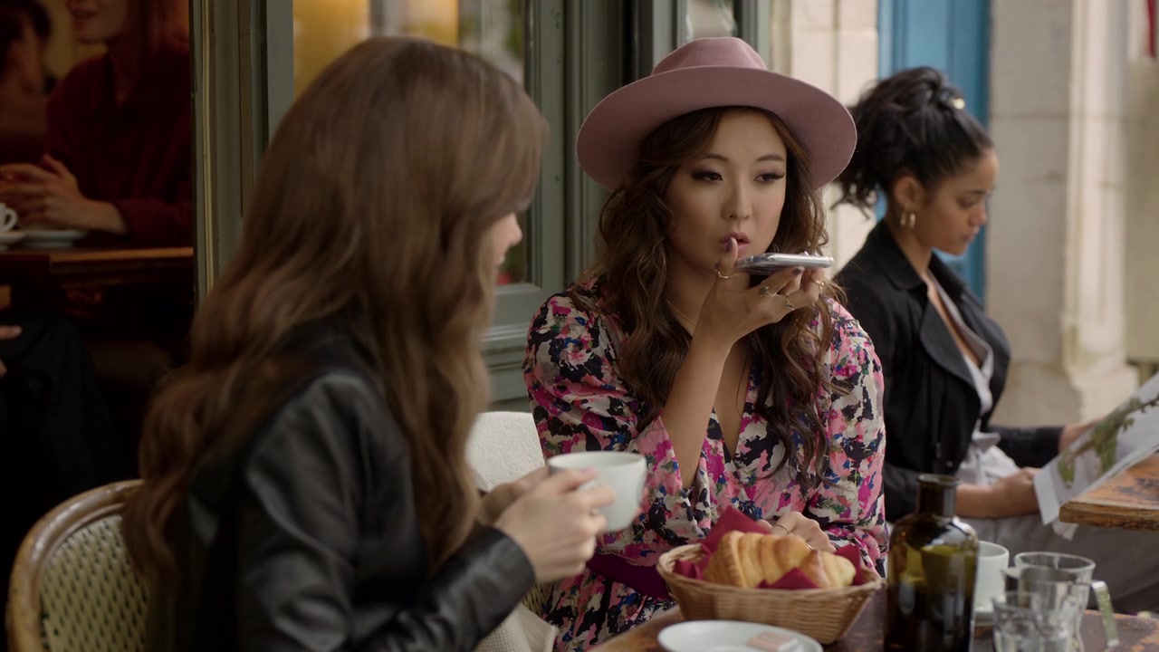 Emily_in_Paris_S01E06_Ringarde_720p_NF_WEB-DL_DDP5_1_x264-BTN_0047.jpg
