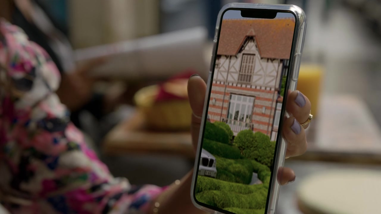 Emily_in_Paris_S01E06_Ringarde_720p_NF_WEB-DL_DDP5_1_x264-BTN_0059.jpg
