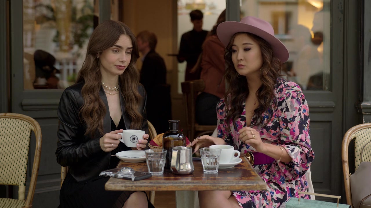 Emily_in_Paris_S01E06_Ringarde_720p_NF_WEB-DL_DDP5_1_x264-BTN_0063.jpg Emily_in_Paris_S01E06_Ringarde_720p_NF_WEB-DL_DDP5_1_x264-BTN_0063.jpg