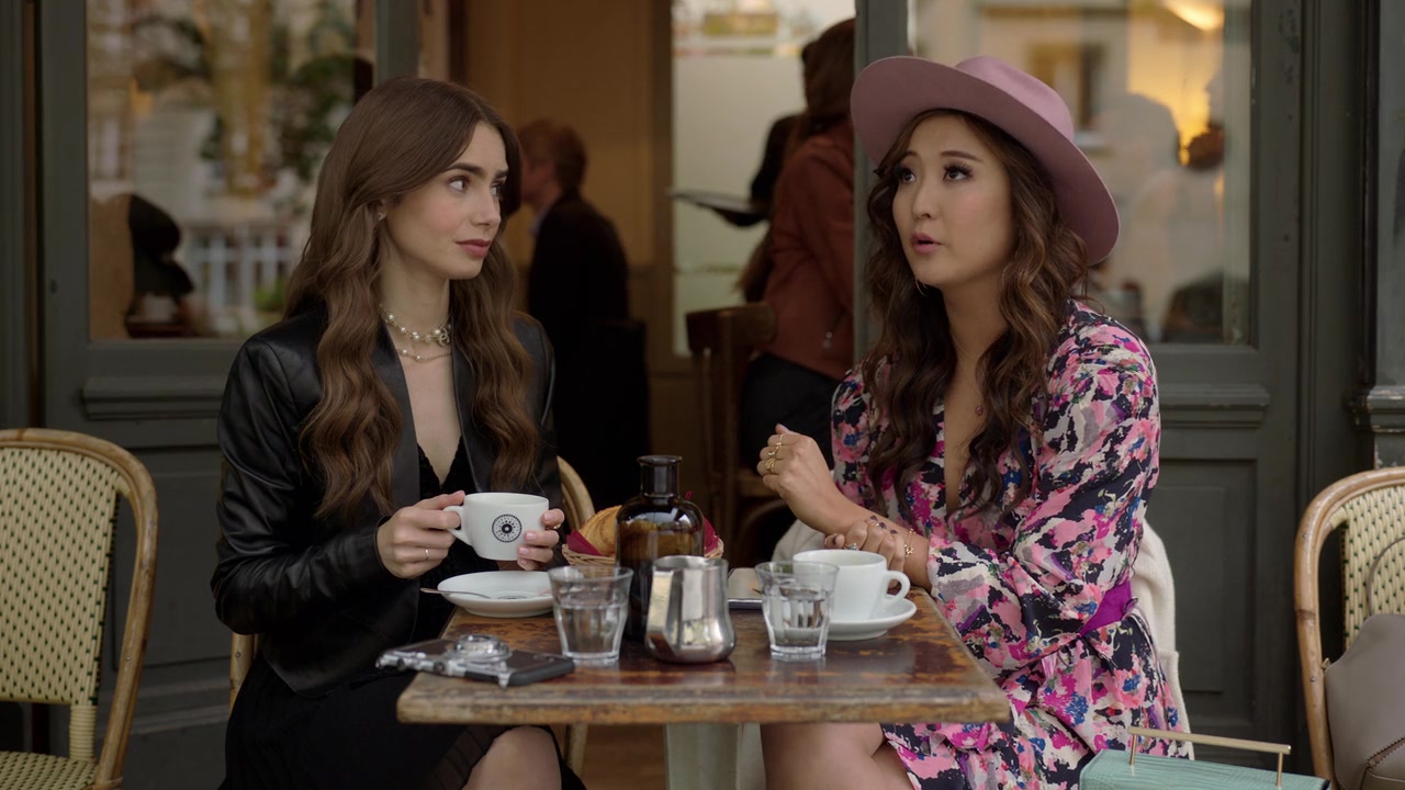 Emily_in_Paris_S01E06_Ringarde_720p_NF_WEB-DL_DDP5_1_x264-BTN_0064.jpg