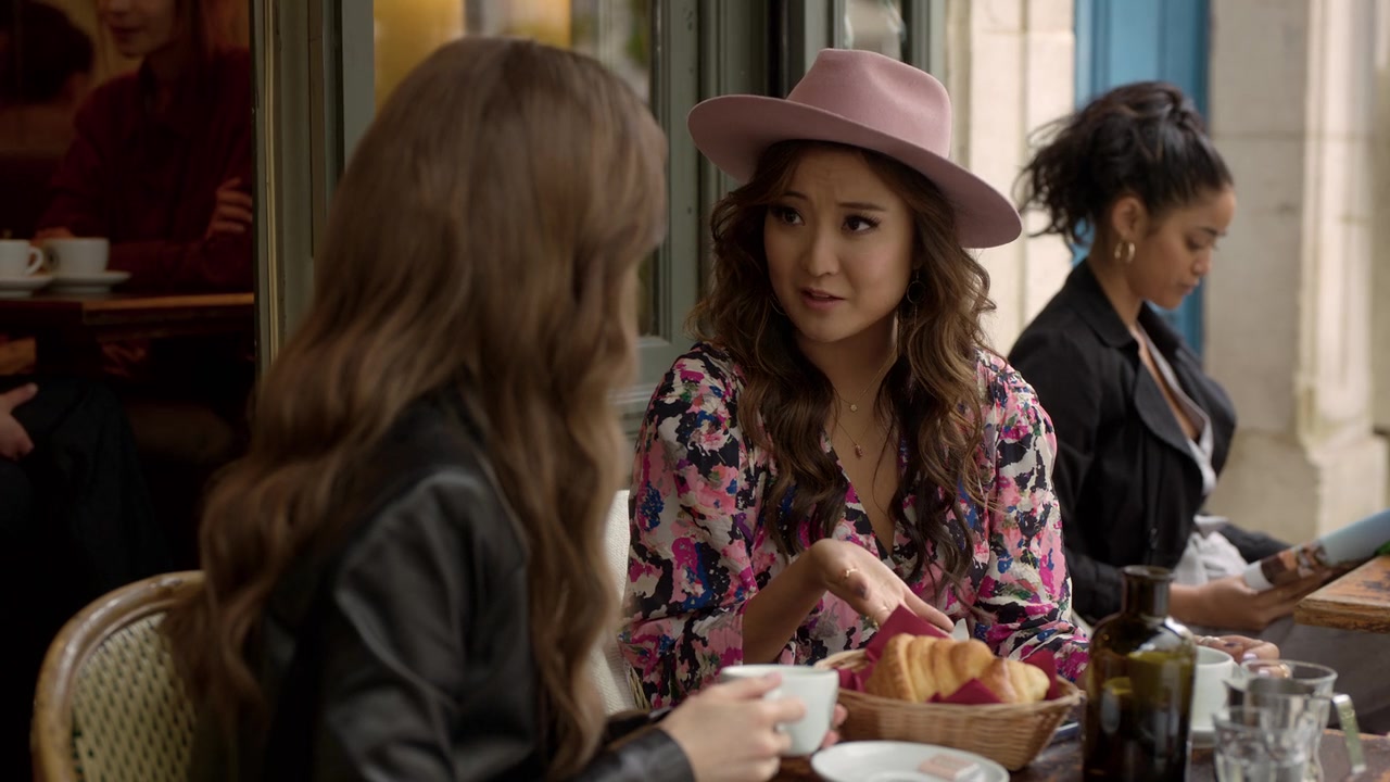 Emily_in_Paris_S01E06_Ringarde_720p_NF_WEB-DL_DDP5_1_x264-BTN_0074.jpg