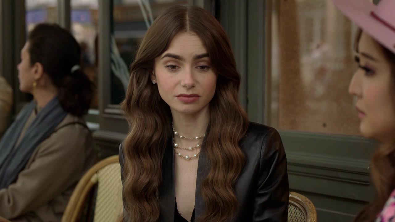 Emily_in_Paris_S01E06_Ringarde_720p_NF_WEB-DL_DDP5_1_x264-BTN_0076.jpg Emily_in_Paris_S01E06_Ringarde_720p_NF_WEB-DL_DDP5_1_x264-BTN_0076.jpg