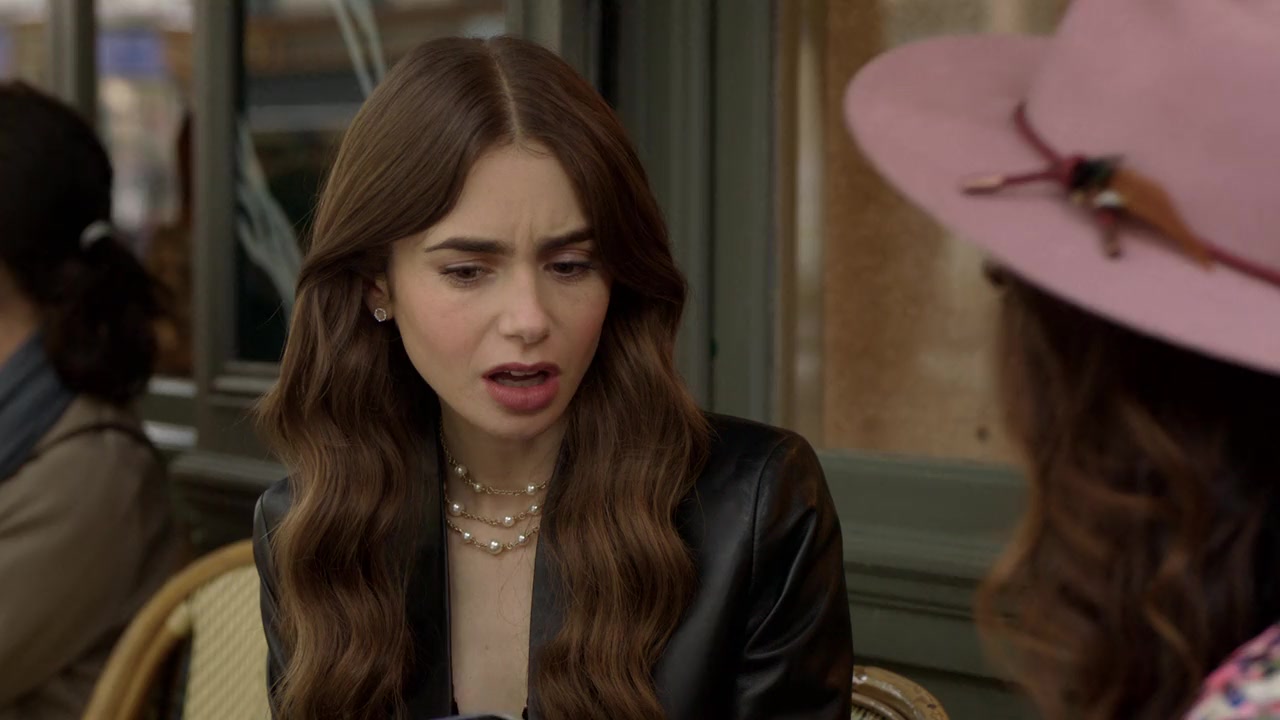 Emily_in_Paris_S01E06_Ringarde_720p_NF_WEB-DL_DDP5_1_x264-BTN_0092.jpg