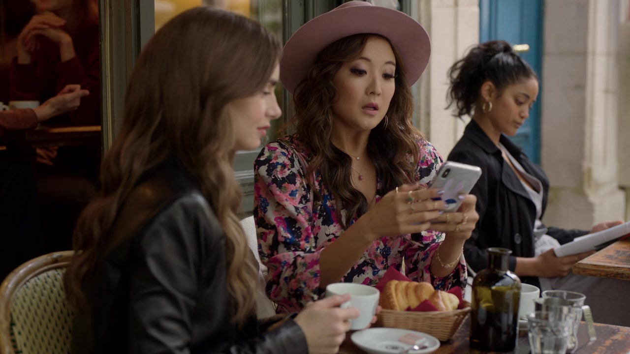 Emily_in_Paris_S01E06_Ringarde_720p_NF_WEB-DL_DDP5_1_x264-BTN_0103.jpg