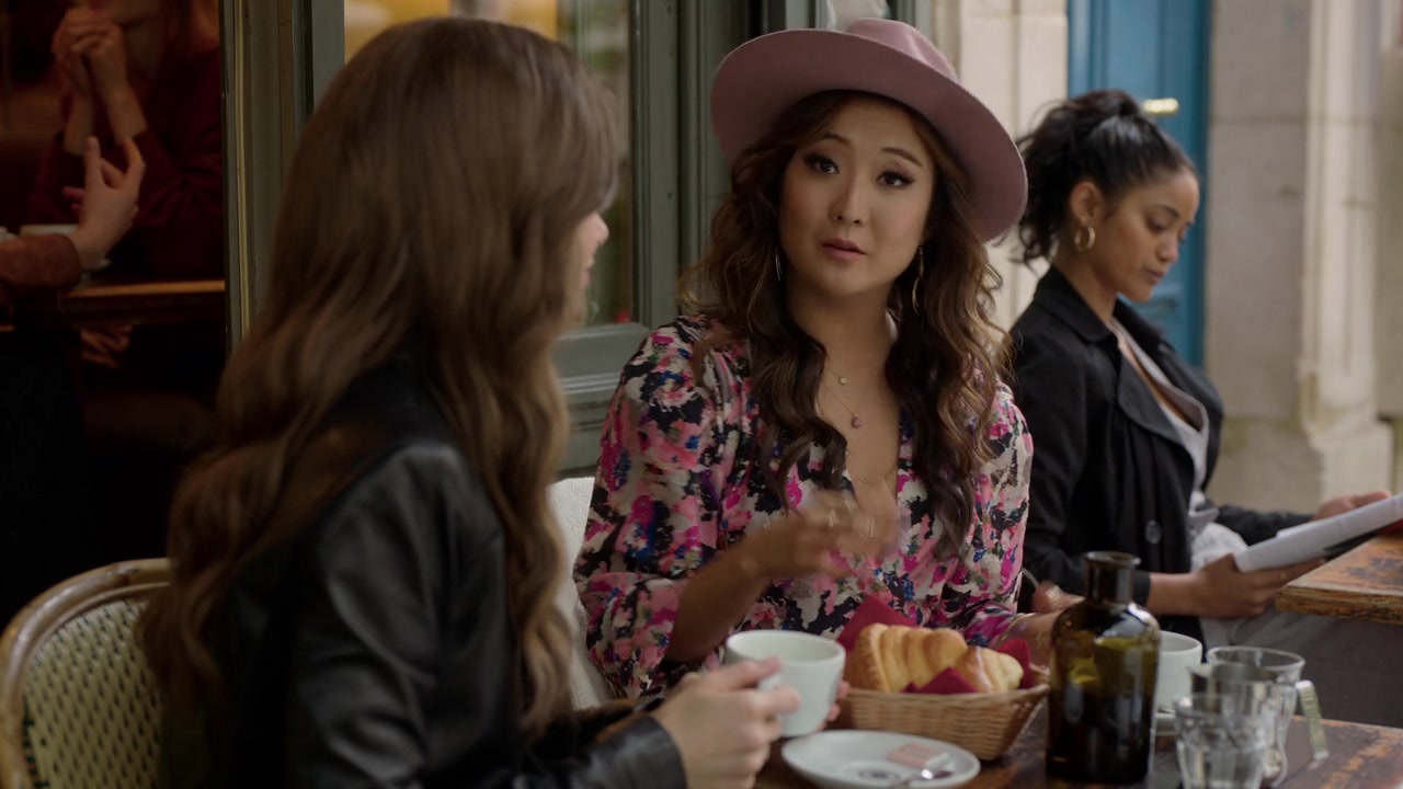 Emily_in_Paris_S01E06_Ringarde_720p_NF_WEB-DL_DDP5_1_x264-BTN_0105.jpg