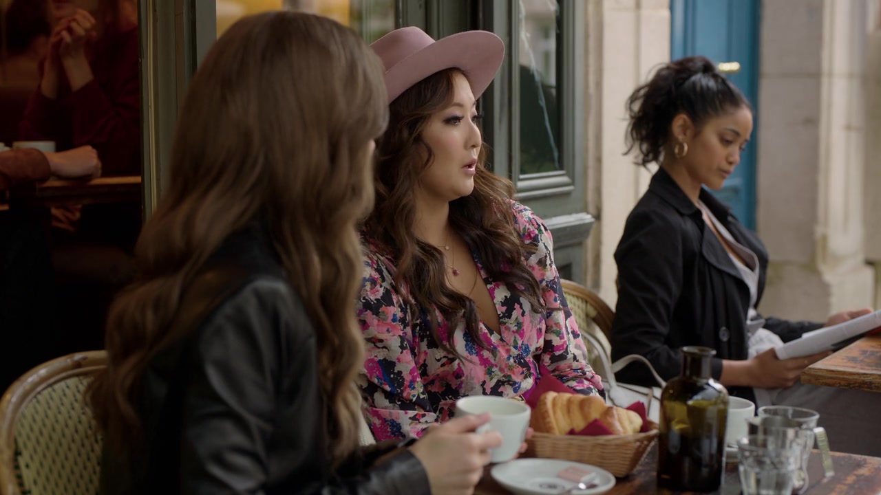 Emily_in_Paris_S01E06_Ringarde_720p_NF_WEB-DL_DDP5_1_x264-BTN_0106.jpg