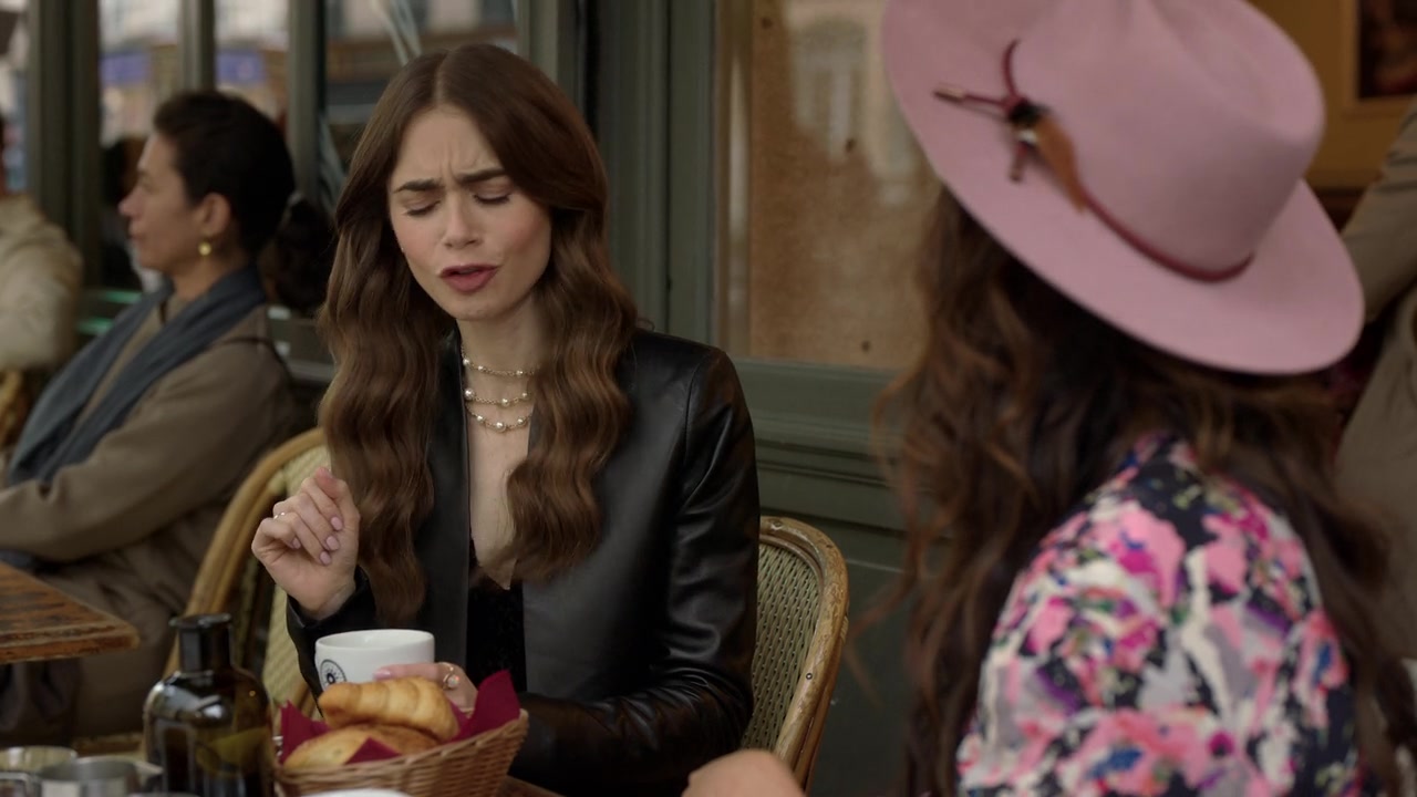 Emily_in_Paris_S01E06_Ringarde_720p_NF_WEB-DL_DDP5_1_x264-BTN_0116.jpg