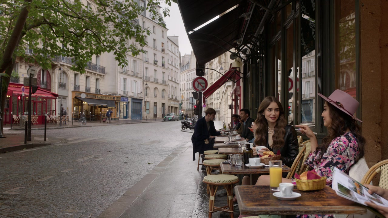 Emily_in_Paris_S01E06_Ringarde_720p_NF_WEB-DL_DDP5_1_x264-BTN_0120.jpg