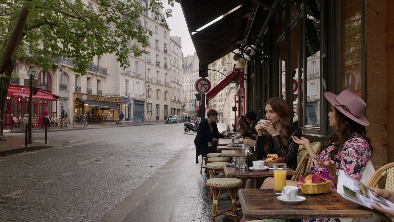 Emily_in_Paris_S01E06_Ringarde_720p_NF_WEB-DL_DDP5_1_x264-BTN_0122.jpg