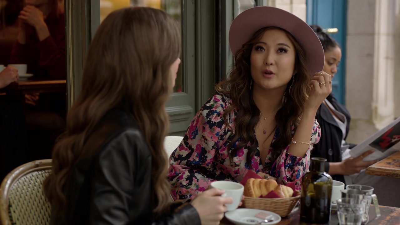 Emily_in_Paris_S01E06_Ringarde_720p_NF_WEB-DL_DDP5_1_x264-BTN_0124.jpg