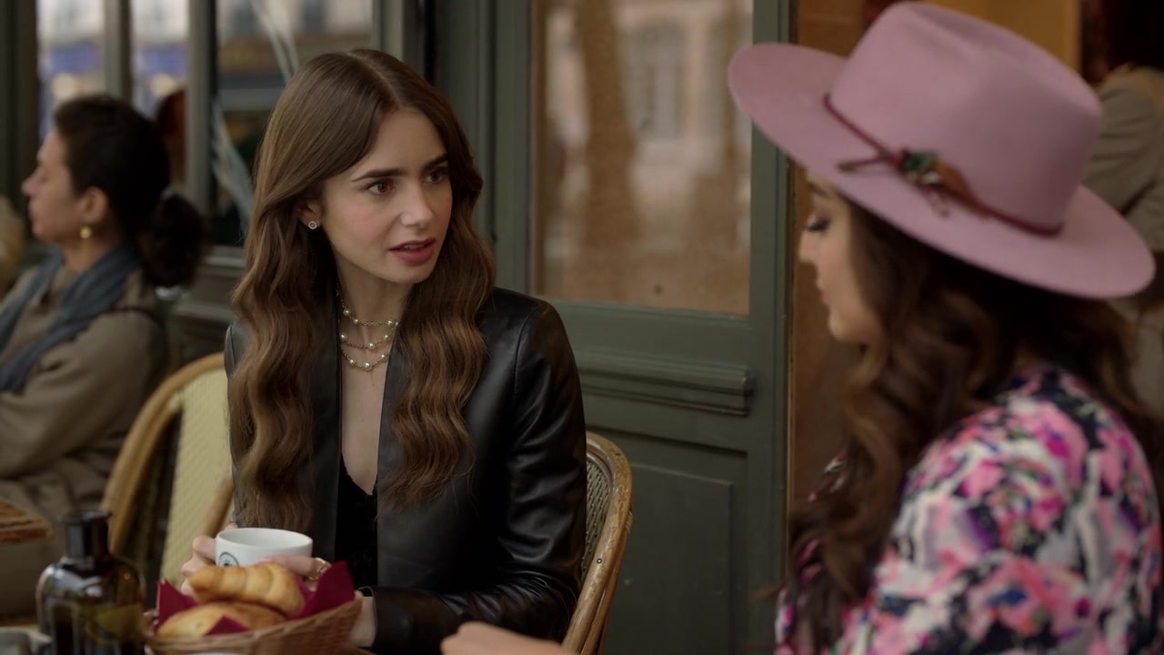 Emily_in_Paris_S01E06_Ringarde_720p_NF_WEB-DL_DDP5_1_x264-BTN_0127.jpg