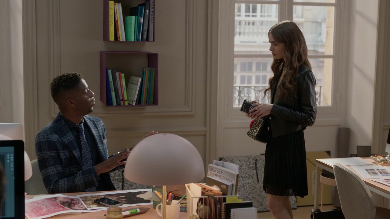 Emily_in_Paris_S01E06_Ringarde_720p_NF_WEB-DL_DDP5_1_x264-BTN_0138.jpg