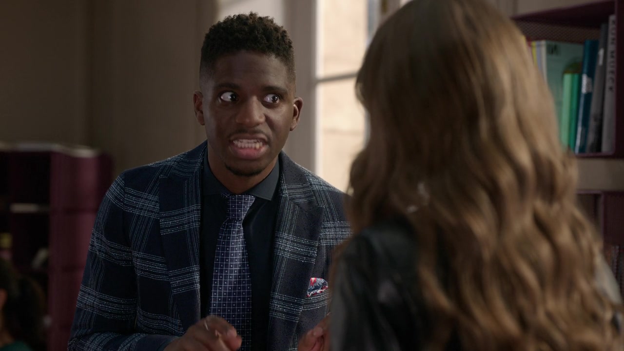 Emily_in_Paris_S01E06_Ringarde_720p_NF_WEB-DL_DDP5_1_x264-BTN_0157.jpg