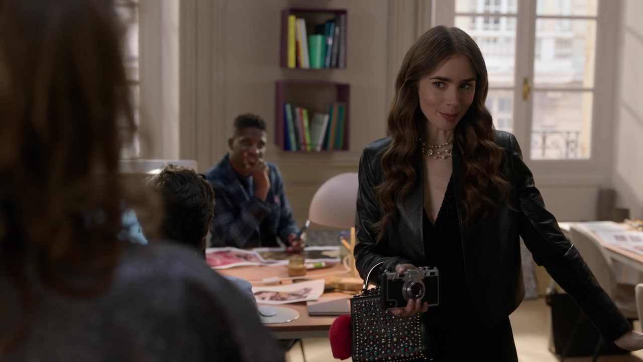 Emily_in_Paris_S01E06_Ringarde_720p_NF_WEB-DL_DDP5_1_x264-BTN_0172.jpg