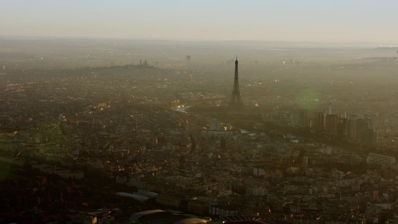 Emily_in_Paris_S01E06_Ringarde_720p_NF_WEB-DL_DDP5_1_x264-BTN_0178.jpg