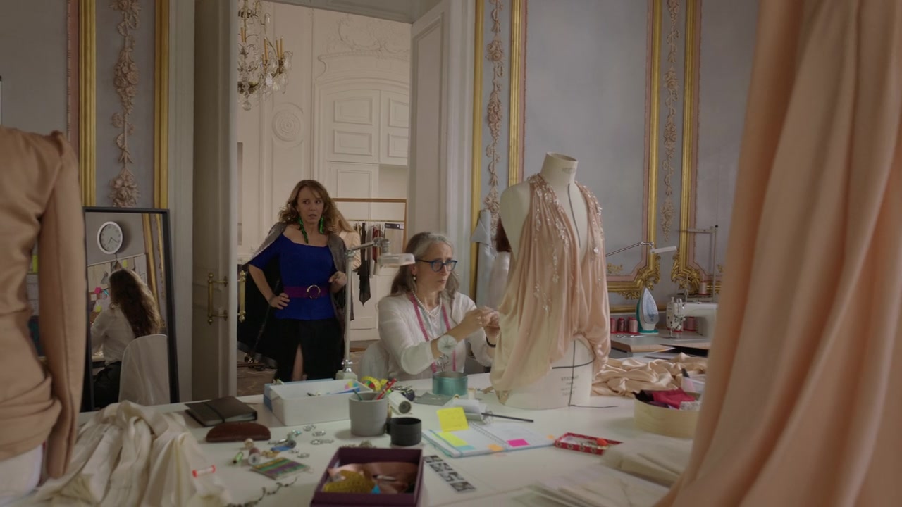 Emily_in_Paris_S01E06_Ringarde_720p_NF_WEB-DL_DDP5_1_x264-BTN_0181.jpg