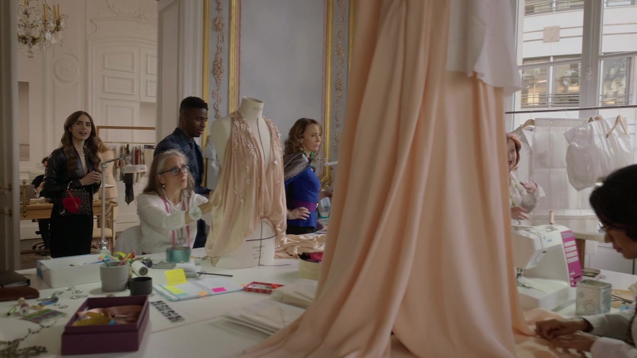 Emily_in_Paris_S01E06_Ringarde_720p_NF_WEB-DL_DDP5_1_x264-BTN_0183.jpg