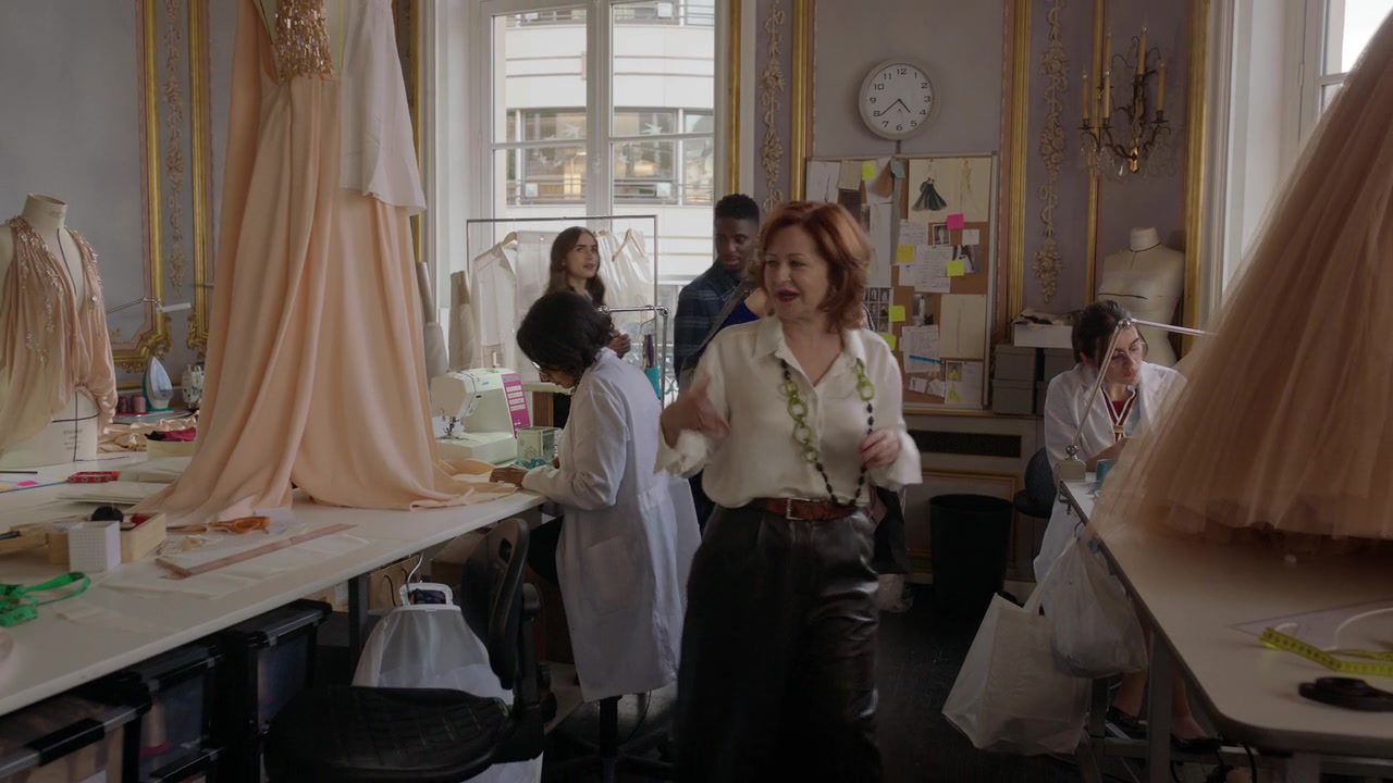 Emily_in_Paris_S01E06_Ringarde_720p_NF_WEB-DL_DDP5_1_x264-BTN_0187.jpg