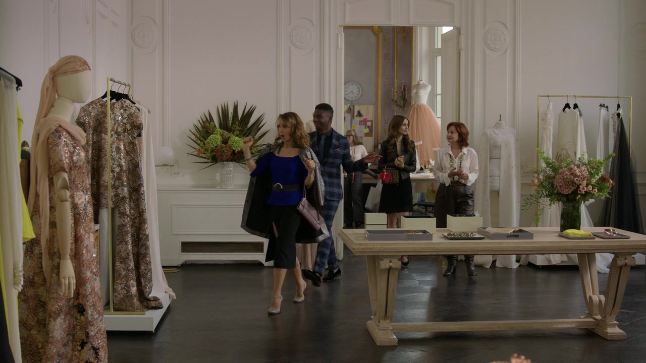 Emily_in_Paris_S01E06_Ringarde_720p_NF_WEB-DL_DDP5_1_x264-BTN_0196.jpg