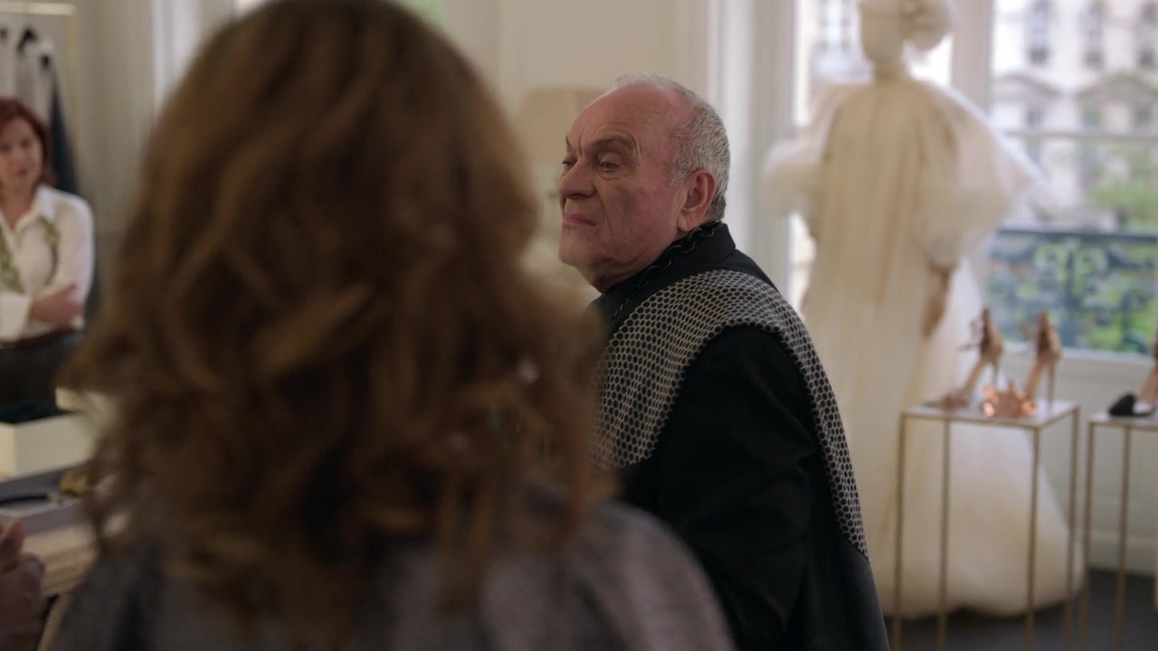 Emily_in_Paris_S01E06_Ringarde_720p_NF_WEB-DL_DDP5_1_x264-BTN_0215.jpg