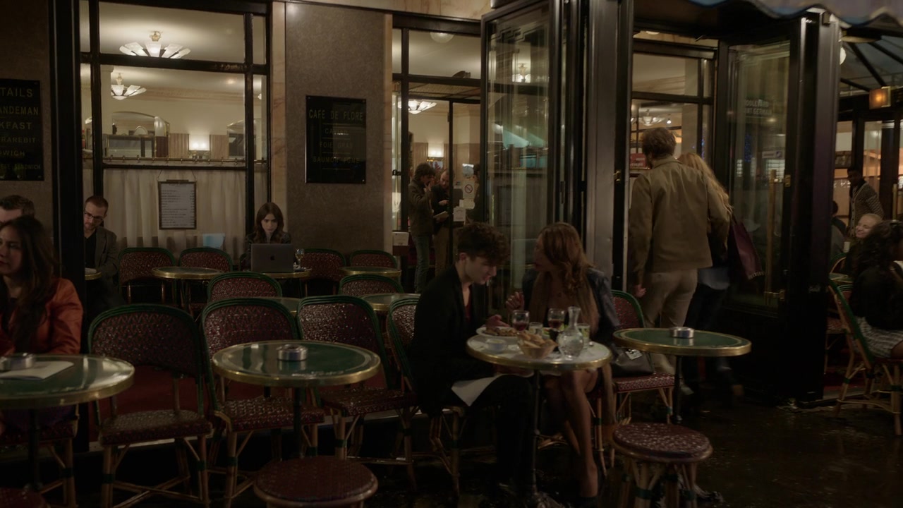 Emily_in_Paris_S01E06_Ringarde_720p_NF_WEB-DL_DDP5_1_x264-BTN_0260.jpg