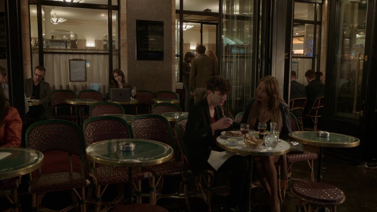 Emily_in_Paris_S01E06_Ringarde_720p_NF_WEB-DL_DDP5_1_x264-BTN_0262.jpg