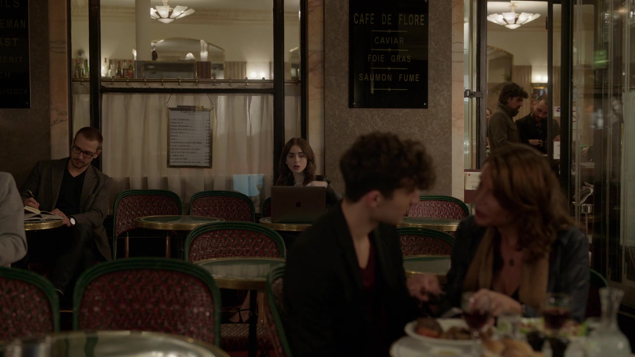 Emily_in_Paris_S01E06_Ringarde_720p_NF_WEB-DL_DDP5_1_x264-BTN_0268.jpg