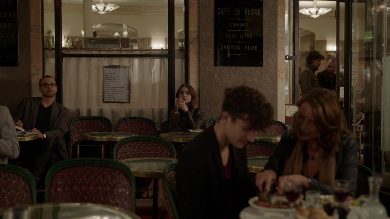 Emily_in_Paris_S01E06_Ringarde_720p_NF_WEB-DL_DDP5_1_x264-BTN_0270.jpg
