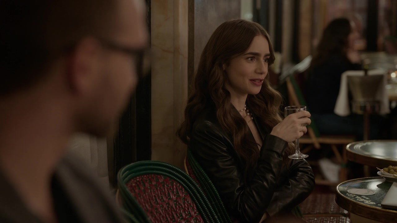 Emily_in_Paris_S01E06_Ringarde_720p_NF_WEB-DL_DDP5_1_x264-BTN_0279.jpg Emily_in_Paris_S01E06_Ringarde_720p_NF_WEB-DL_DDP5_1_x264-BTN_0279.jpg