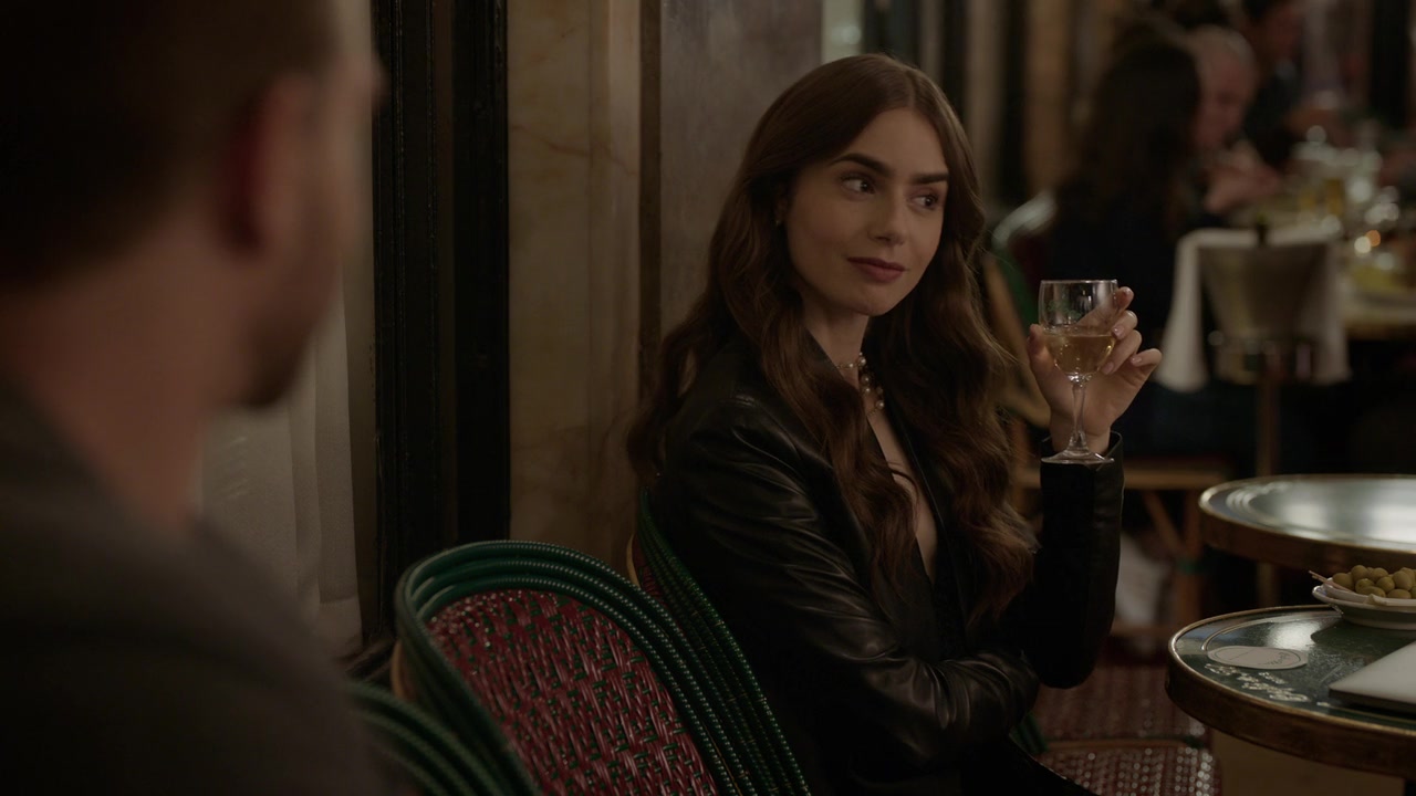 Emily_in_Paris_S01E06_Ringarde_720p_NF_WEB-DL_DDP5_1_x264-BTN_0285.jpg