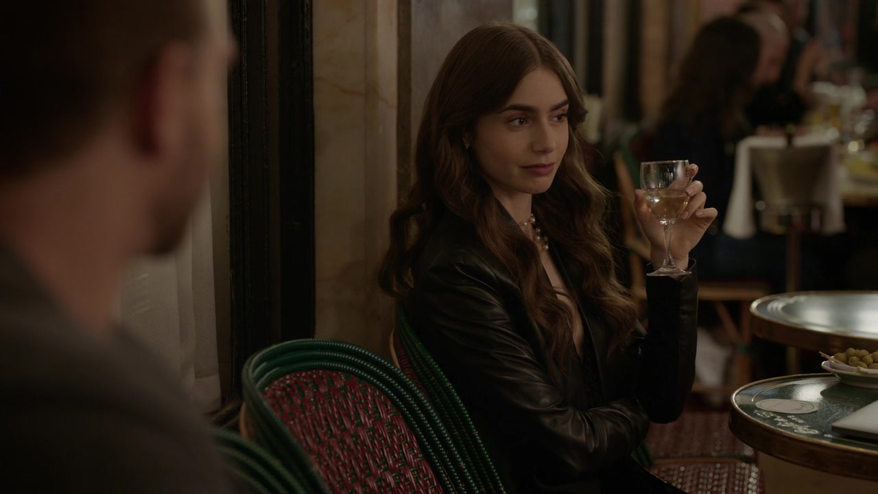 Emily_in_Paris_S01E06_Ringarde_720p_NF_WEB-DL_DDP5_1_x264-BTN_0290.jpg
