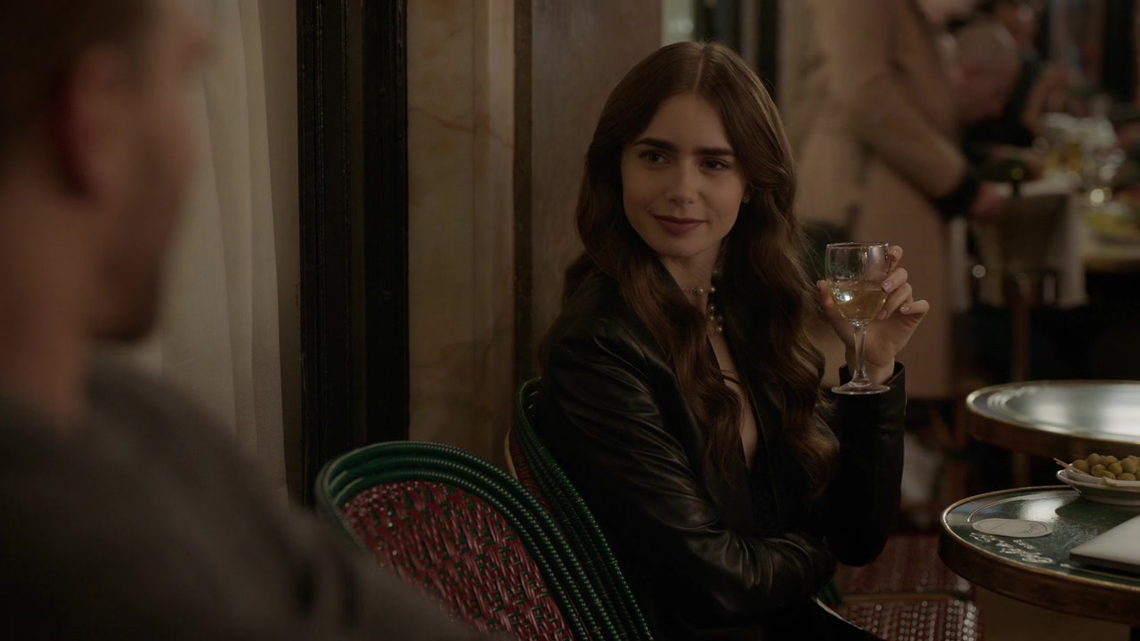 Emily_in_Paris_S01E06_Ringarde_720p_NF_WEB-DL_DDP5_1_x264-BTN_0297.jpg Emily_in_Paris_S01E06_Ringarde_720p_NF_WEB-DL_DDP5_1_x264-BTN_0297.jpg