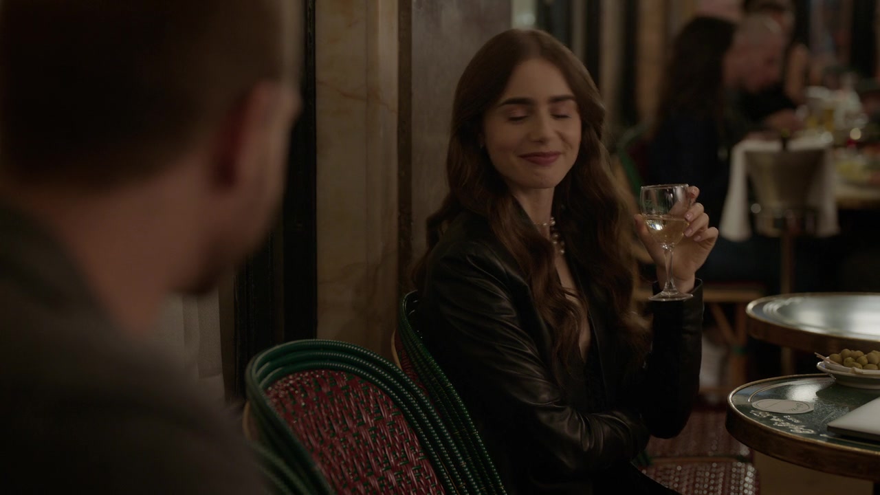 Emily_in_Paris_S01E06_Ringarde_720p_NF_WEB-DL_DDP5_1_x264-BTN_0307.jpg Emily_in_Paris_S01E06_Ringarde_720p_NF_WEB-DL_DDP5_1_x264-BTN_0307.jpg
