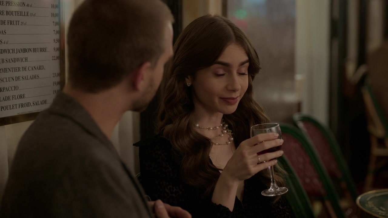 Emily_in_Paris_S01E06_Ringarde_720p_NF_WEB-DL_DDP5_1_x264-BTN_0358.jpg