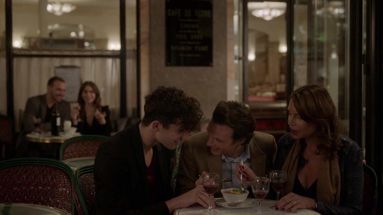 Emily_in_Paris_S01E06_Ringarde_720p_NF_WEB-DL_DDP5_1_x264-BTN_0365.jpg