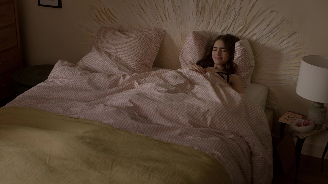 Emily_in_Paris_S01E06_Ringarde_720p_NF_WEB-DL_DDP5_1_x264-BTN_0409.jpg Emily_in_Paris_S01E06_Ringarde_720p_NF_WEB-DL_DDP5_1_x264-BTN_0409.jpg