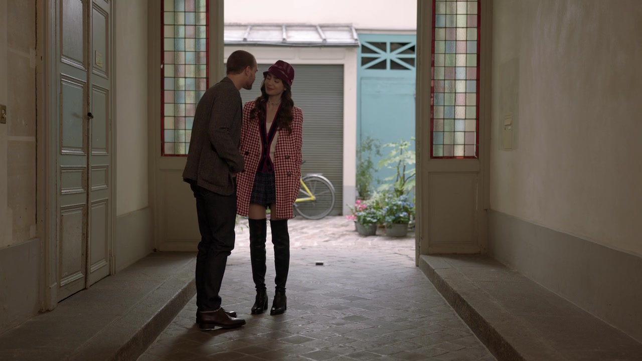 Emily_in_Paris_S01E06_Ringarde_720p_NF_WEB-DL_DDP5_1_x264-BTN_0443.jpg Emily_in_Paris_S01E06_Ringarde_720p_NF_WEB-DL_DDP5_1_x264-BTN_0443.jpg