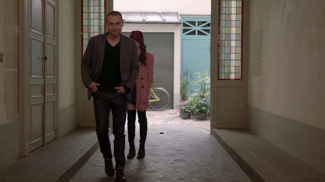 Emily_in_Paris_S01E06_Ringarde_720p_NF_WEB-DL_DDP5_1_x264-BTN_0444.jpg