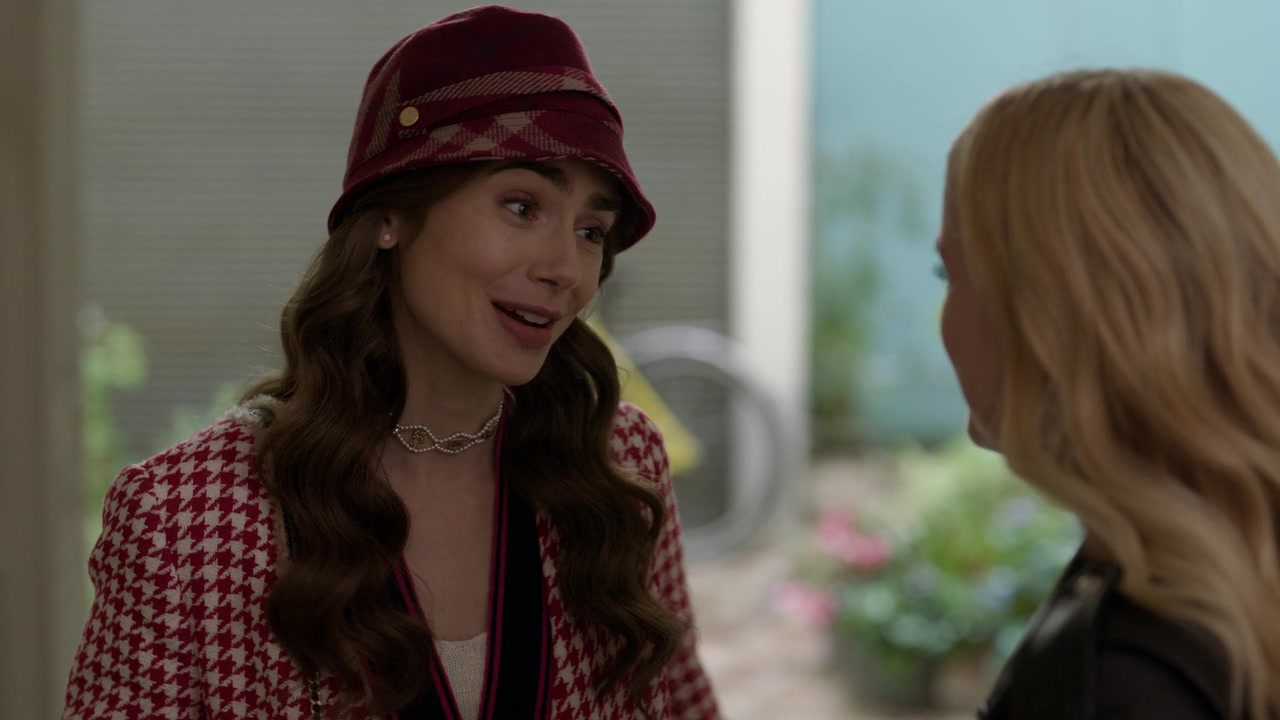 Emily_in_Paris_S01E06_Ringarde_720p_NF_WEB-DL_DDP5_1_x264-BTN_0449.jpg Emily_in_Paris_S01E06_Ringarde_720p_NF_WEB-DL_DDP5_1_x264-BTN_0449.jpg