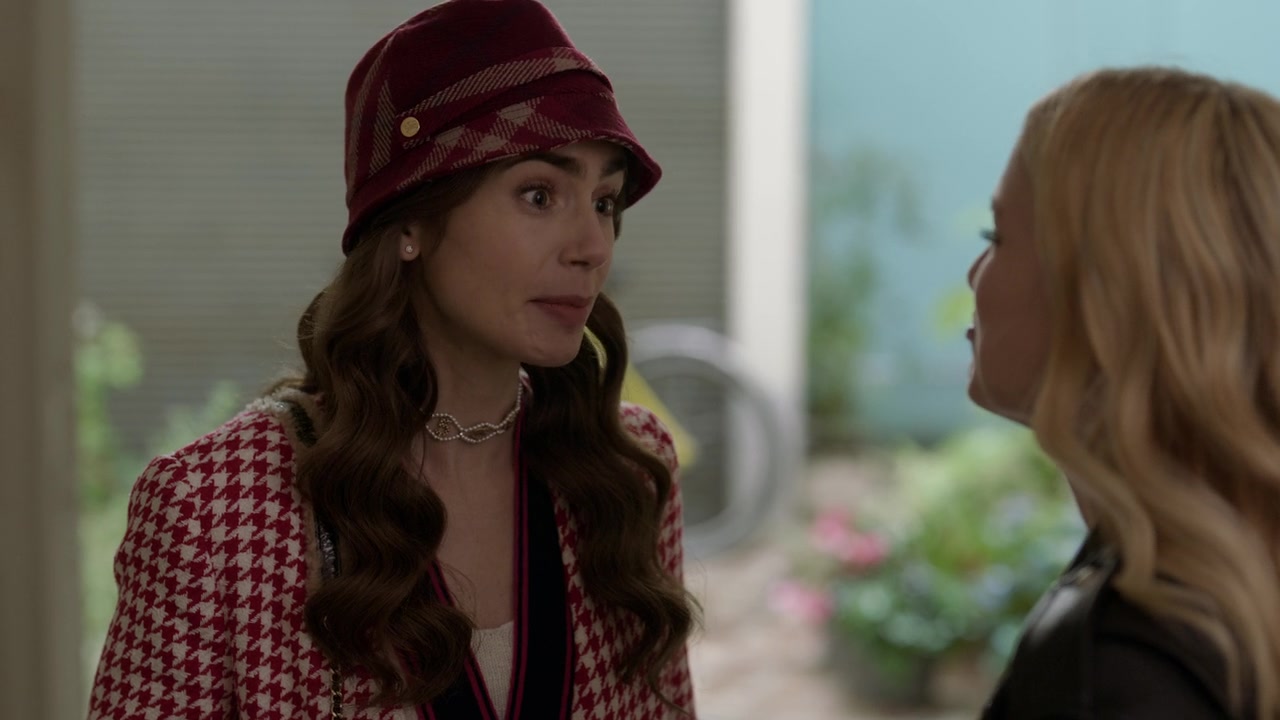 Emily_in_Paris_S01E06_Ringarde_720p_NF_WEB-DL_DDP5_1_x264-BTN_0451.jpg