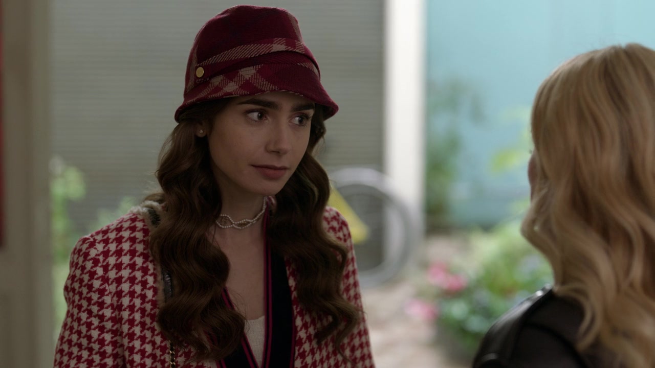 Emily_in_Paris_S01E06_Ringarde_720p_NF_WEB-DL_DDP5_1_x264-BTN_0457.jpg