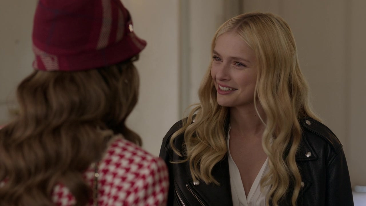 Emily_in_Paris_S01E06_Ringarde_720p_NF_WEB-DL_DDP5_1_x264-BTN_0459.jpg