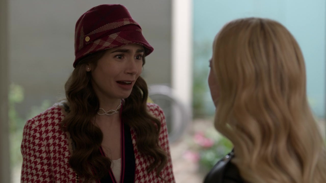 Emily_in_Paris_S01E06_Ringarde_720p_NF_WEB-DL_DDP5_1_x264-BTN_0460.jpg