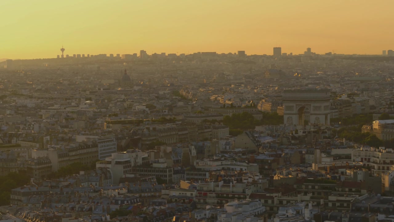 Emily_in_Paris_S01E06_Ringarde_720p_NF_WEB-DL_DDP5_1_x264-BTN_0474.jpg