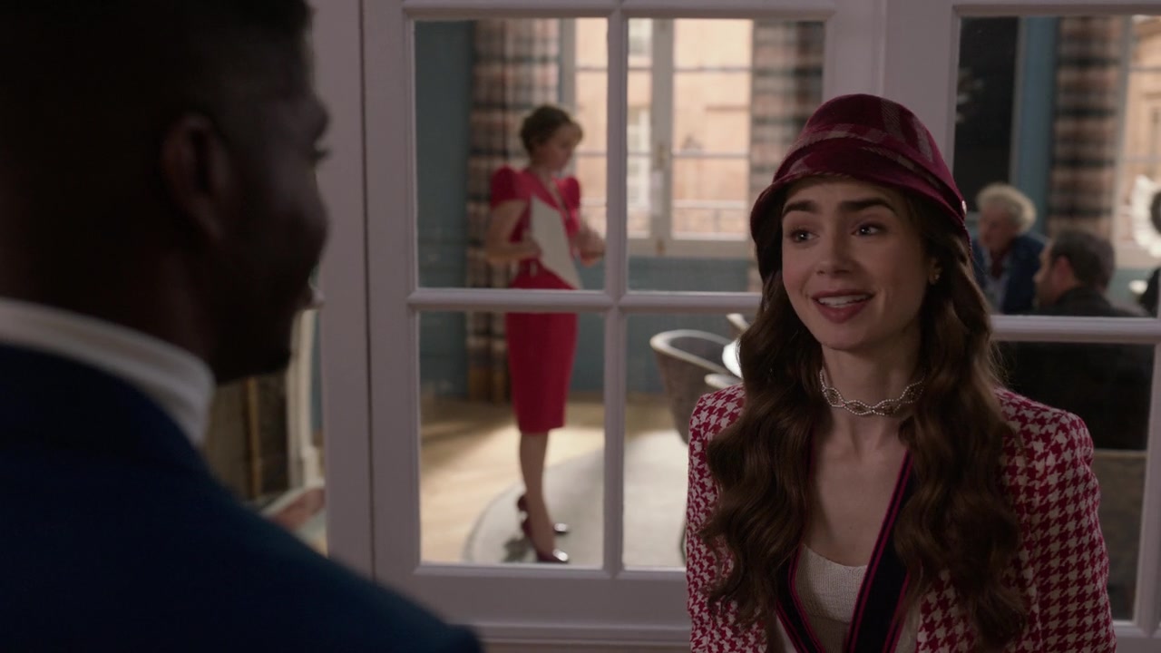 Emily_in_Paris_S01E06_Ringarde_720p_NF_WEB-DL_DDP5_1_x264-BTN_0482.jpg