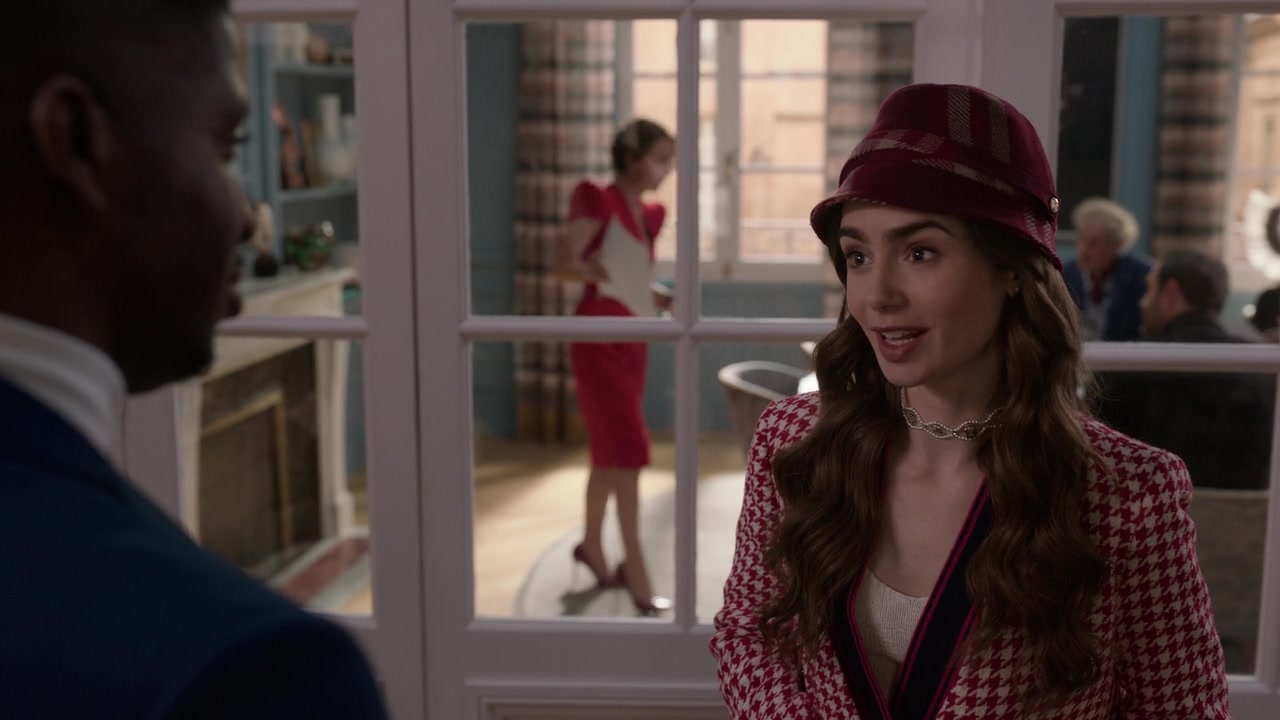 Emily_in_Paris_S01E06_Ringarde_720p_NF_WEB-DL_DDP5_1_x264-BTN_0484.jpg