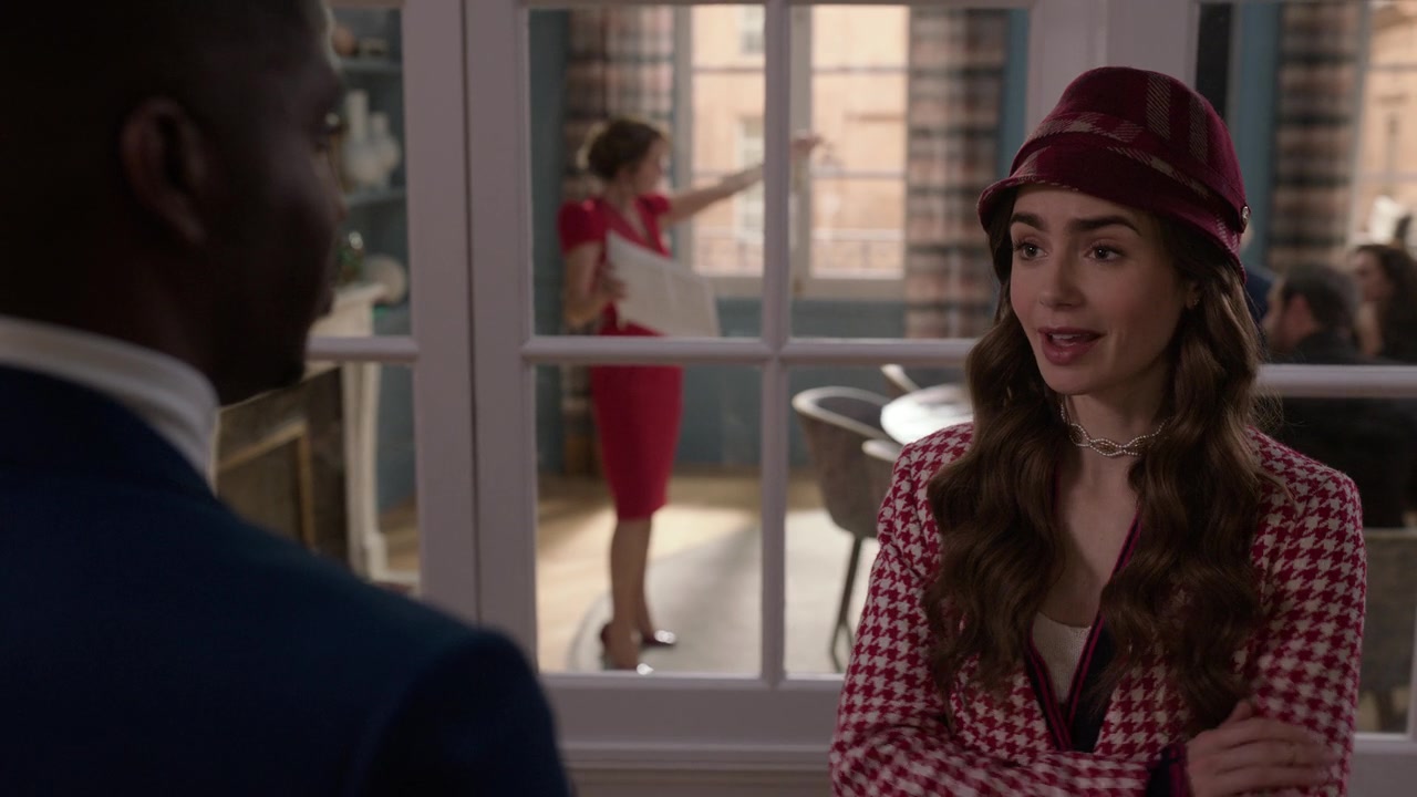 Emily_in_Paris_S01E06_Ringarde_720p_NF_WEB-DL_DDP5_1_x264-BTN_0489.jpg