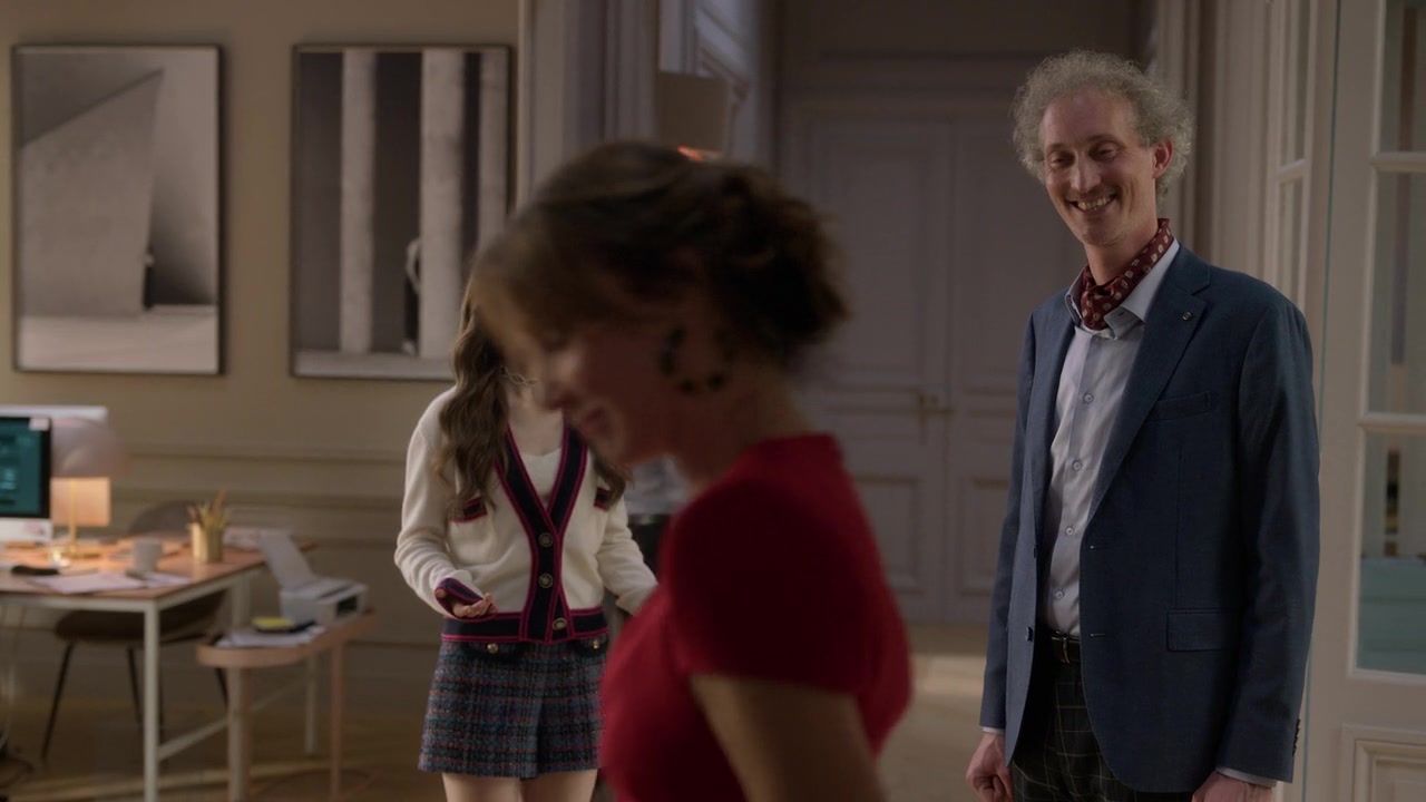 Emily_in_Paris_S01E06_Ringarde_720p_NF_WEB-DL_DDP5_1_x264-BTN_0531.jpg