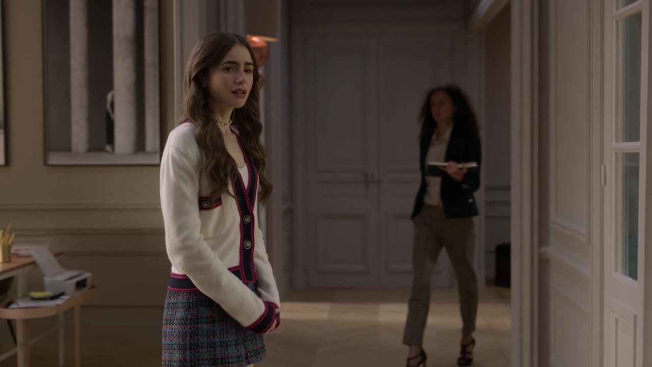 Emily_in_Paris_S01E06_Ringarde_720p_NF_WEB-DL_DDP5_1_x264-BTN_0548.jpg