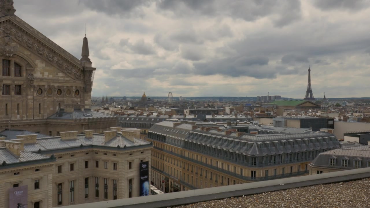 Emily_in_Paris_S01E06_Ringarde_720p_NF_WEB-DL_DDP5_1_x264-BTN_0550.jpg